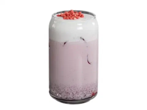 Shake de fresa y queso crema, con fresa y chocolate encima